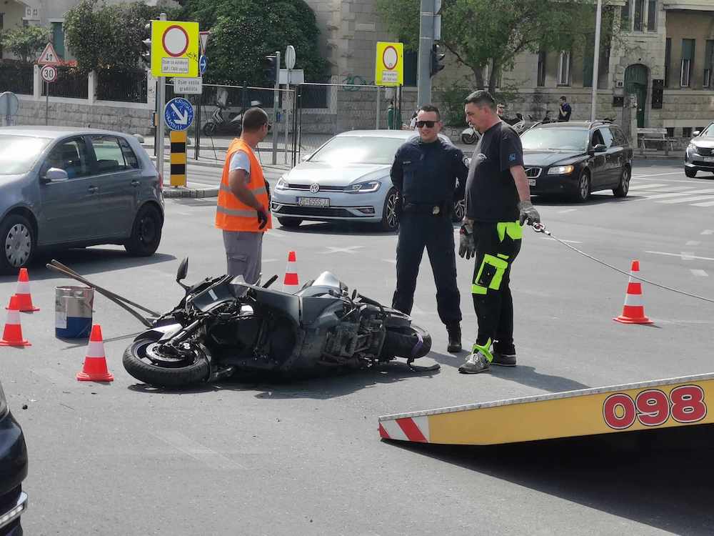 Prometna U Vukovarskoj Ozlije En Voza Motocikla Pogledajte