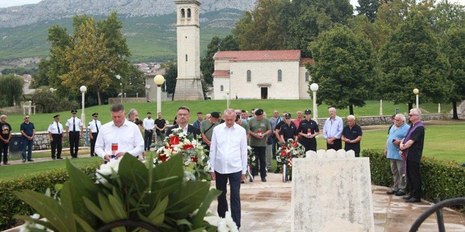 SOLIN Položeni vijenci povodom Dana pobjede i domovinske zahvalnosti i