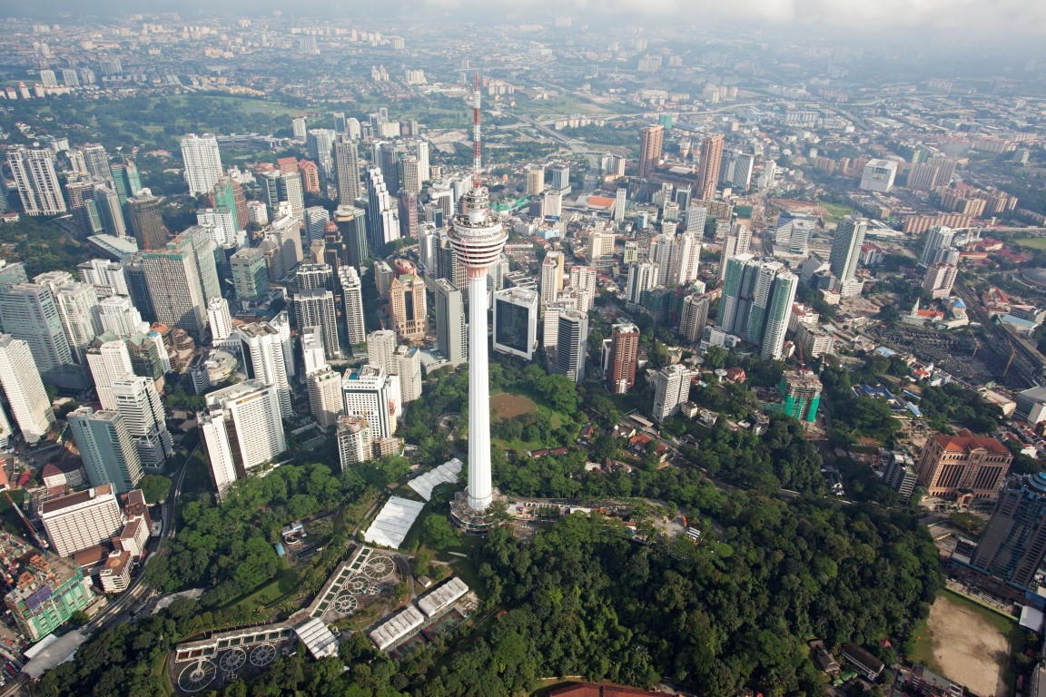 Kl tower. Башня Менара. Куала Лумпур. Малайзия. Ипподром Куала Лумпур вид сверху. Малайзия богатая Страна. Малайзия факты.