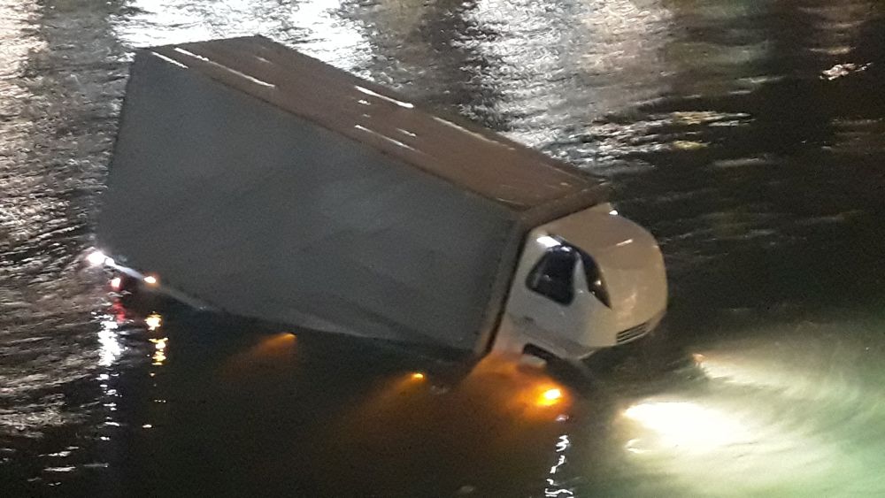 Kamion upao u more u Trajektnoj luci Split