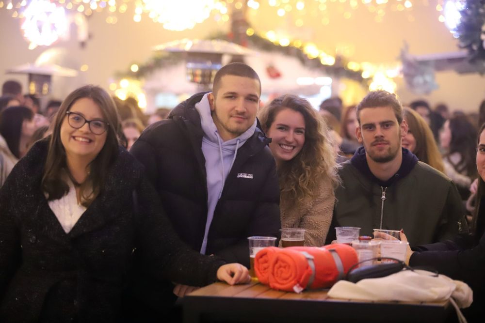 FOTO/VIDEO Svečanim Paljenjem Lampica Započeo Advent Na Kampusu ...