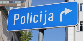 Uzeo 88-godišnjaku autu, udario u suhozid pa ga vratio na parkiralište