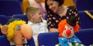 PREMIJERA PALČICE Zbog korona mjera u gledalištu je bilo tek 40 ljudi, ali su zato lutke popunile prazna mjesta