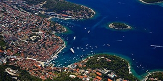 DALMATINSKE LUKE Hvar je proporcionalno turističkoj i nautičarskoj atrakciji toga grada najmanji porat na svijetu