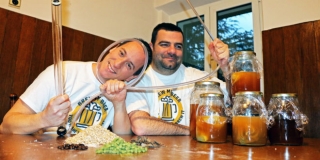 Sjećate li se Splićana koji su govorili da će praviti pivo s okusom pancete i prije dvije godine pokrenuli crowdfunding kampanju? Uspjeli su, večeras je promocija njihovih pića...