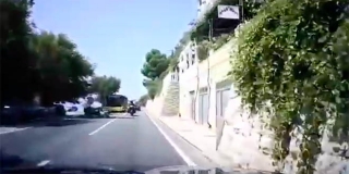SEKUNDA GA DIJELILA OD SIGURNE SMRTI Evo kako je spretni Prometov vozač spasio život neopreznom motociklistu