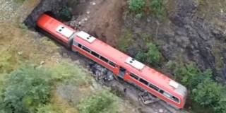 DRAMA NA TRAČNICAMA: Stijena pala na prugu, a vlak odsklizao!