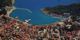 DALMATINSKE LUKE Makarska izletnicima nudi restorane, tržnice, prodavaonica i ustanova svake vrste