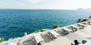 Restoran Adriatic i pizzerija Skipper danas otvaraju vrata svoje sunčane terase - povratak u modru oazu okusa