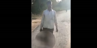 VIDEO: INDIJA Otac kći zaključao u sobu i odsjekao joj glavu, a onda je kroz mjesto u ruci odnio u policiju