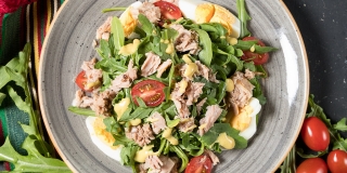 Ljetni ručak bez pećnice: Osvježavajuća salata s tunjevinom i lećom