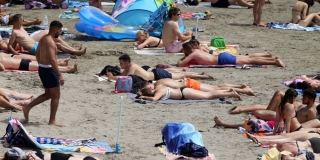 FOTOGALERIJA 'Osinjak' na Bačvicama, kupači uživali u valovima