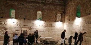 FOTO/VIDEO Izostale gužve na Noći muzeja u Splitu, najviše posjetitelja u Podrumima Dioklecijanove plače