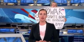VIDEO Prosvjednica upala na rusku televiziju: 'Ne vjerujte propagandi, lažu vam'