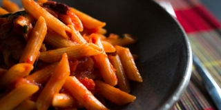 RECEPT Piletina u umaku od rajčice s tjesteninom