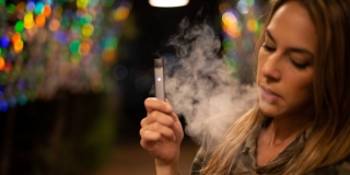 ALARMANTNO Kod tinejdžera koji puše e-cigareta pronađene povišene razine urana i olova u urinu