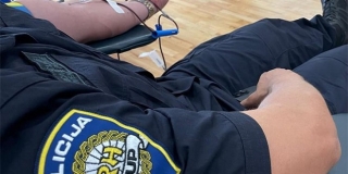 POLICAJCI, MOTOCIKLISTI, VATROGASCI Zajedno u humanosti - akcija darivanja krvi 