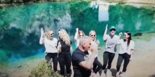 VIDEO Bulj s ekipom na izvoru Cetine zaplesao uz taktove Rim Tim Tagi Dima