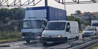 FOTO/VIDEO Sudar četiri vozila između Kaštela i Solina, jedna osoba prevezena u bolnicu