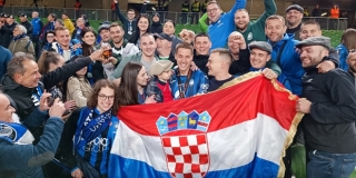 VIDEO Pašalić se popeo u publiku, stadionom je odjekivalo 'Dok svira radio...'