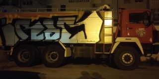 Uhvaćen muškarac koji je po Splitu ispisivao grafite, oštetio je fasade, vagone, kamion...