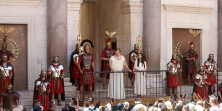  FOTO/VIDEO: AVE, CEZAR! Smjena straže na Peristilu ispunila carski trg do posljednjeg mjesta