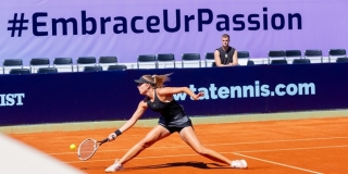 Iznenađenje dana na WTA Makarska Openu: Mlada Splićanka Sara Svetac pobijedila francusku tenisačicu Kristinu Mladenović