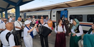 Iz Sarajeva krenuo prvi ovosezonski turistički vlak prema Pločama, bio je krcat