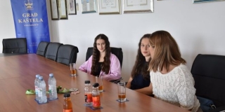 Sestre iz Kaštela ostvarile iznimne rezultate u karateu, majka i trenerica na prijamu u Gradu predstavila potrebe kluba  