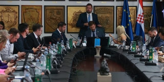 GRADSKO VIJEĆE UŽIVO Vijećnicima je trebalo sat i pol samo za usvajanje dnevnog reda