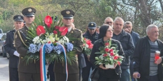 VIDEO Bulj zapalio svijeće kod spomenika 'Slomljeno krilo', Thompson zapjevao 