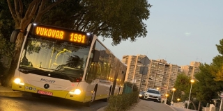 Na Prometovim autobusima zasvijetlila poruka 'Vukovar 1991'