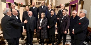 FOTO/VIDEO Pučki pivači iz Kaštel Lukšića u Trstu održali koncert za pamćenje