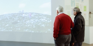 FOTOGALERIJA: U prepunoj Gradskoj galeriji Sikirica otvorena izložba u sjećanje na Borisa Buljana