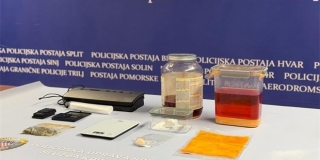 ZNAČAJNA ZAPLJENA Splitska policija spriječila proizvodnju 15 kilograma amfetamina, 'pao' stari znanac s podebljim dosjeom