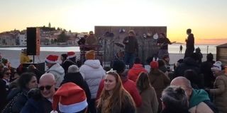 VIDEO Primošten već proslavio ulazak u novu godinu, pogledajte kako se zabavlja uz TBF