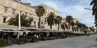 BURA 'OČISTILA' GRAD Rijetki Splićani prkose zimi i snažnom vjetru, na Rivi malo hrabrih