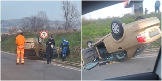 PROMETNA KOD SMOKOVIKA Automobil završio na krovu