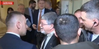 VIDEO Novinar Vučićevog medija provocirao Piculu, spominjao se i Thompson