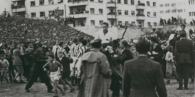 Hajduk je 1954. godine odbio igrati protiv Sarajeva jer mu je nanesena nepravda kažnjavanjem Beare i Vukasa