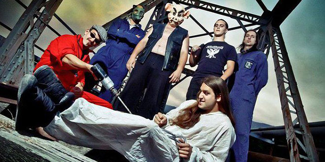 Inverted Pussyfix: Odrasli smo u Kocki