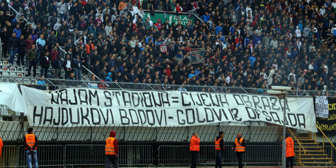 Torcida izvjesila transparente uoči utakmice s Rijekom