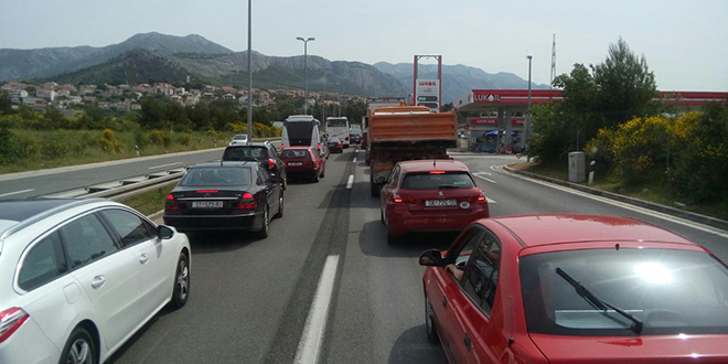 NEVOLJE ZBOG KAMIONA: Vozilo se vratilo, automobili smiju brzom cestom prema Splitu
