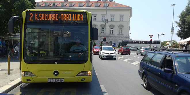 Navijači Dinama oštetili Prometove autobuse koji su ih vozili od Dugopolja do Poljuda