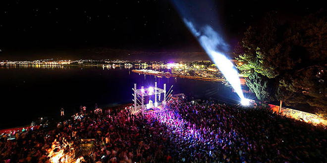 Prvi dan lita: Noćno kupanje i ples do zore na Gusara!