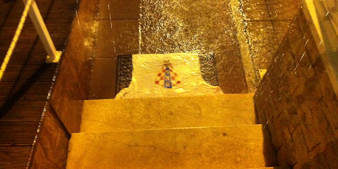 UŽIVO Kafić 'Mali gusar' u Omišu časti sve koji su došli ne gledati utakmicu