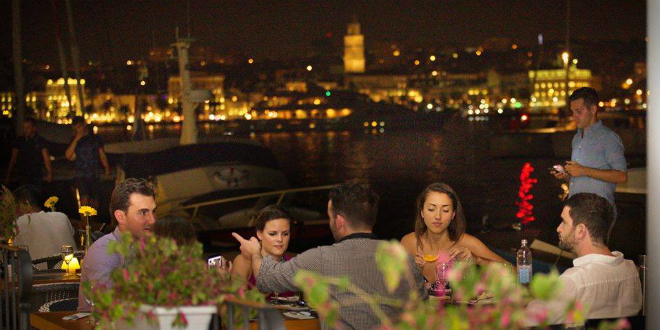 Vjenčanje s najljepšim pogledom na Split: Brodom dođite na Zapadnu obalu i uživajte!