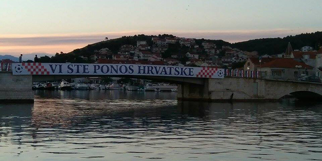 Na čiovskom mostu osvanuo transparent 'Vi ste ponos Hrvatske'