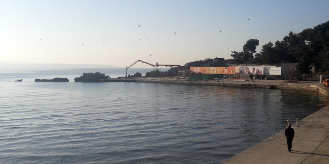 Oko 15 kubika betona stiže na plažu Bačvice, ali nema razloga za paniku