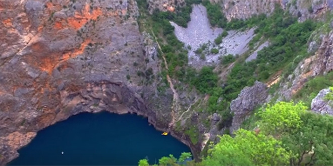 Pogledajte VIDEO: Impresivna snimka Crvenog jezera